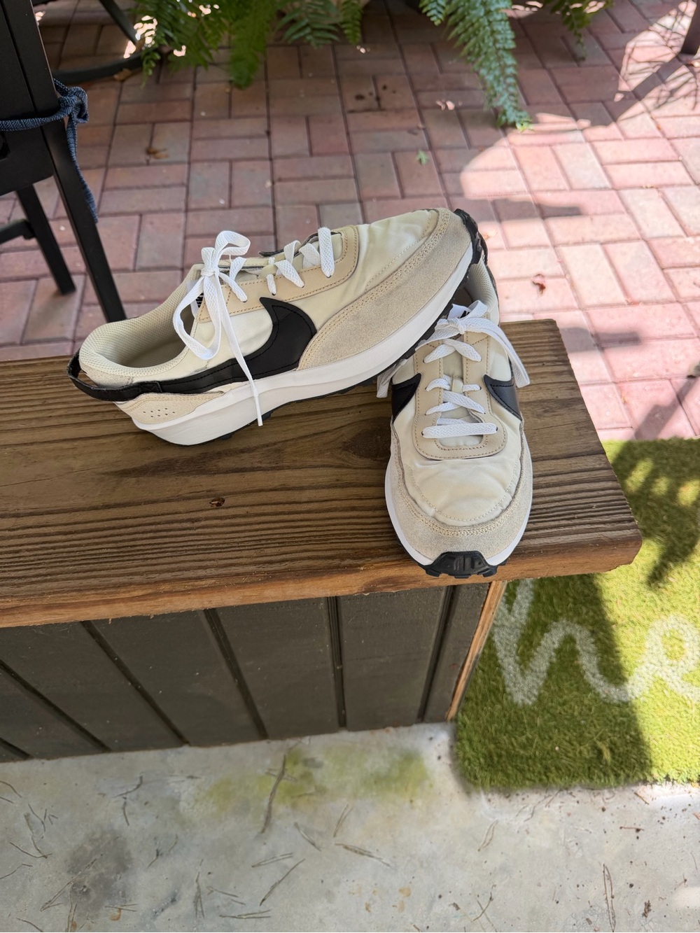 Women's Nike Cream & Black Athletic Sneakers Womens size 10